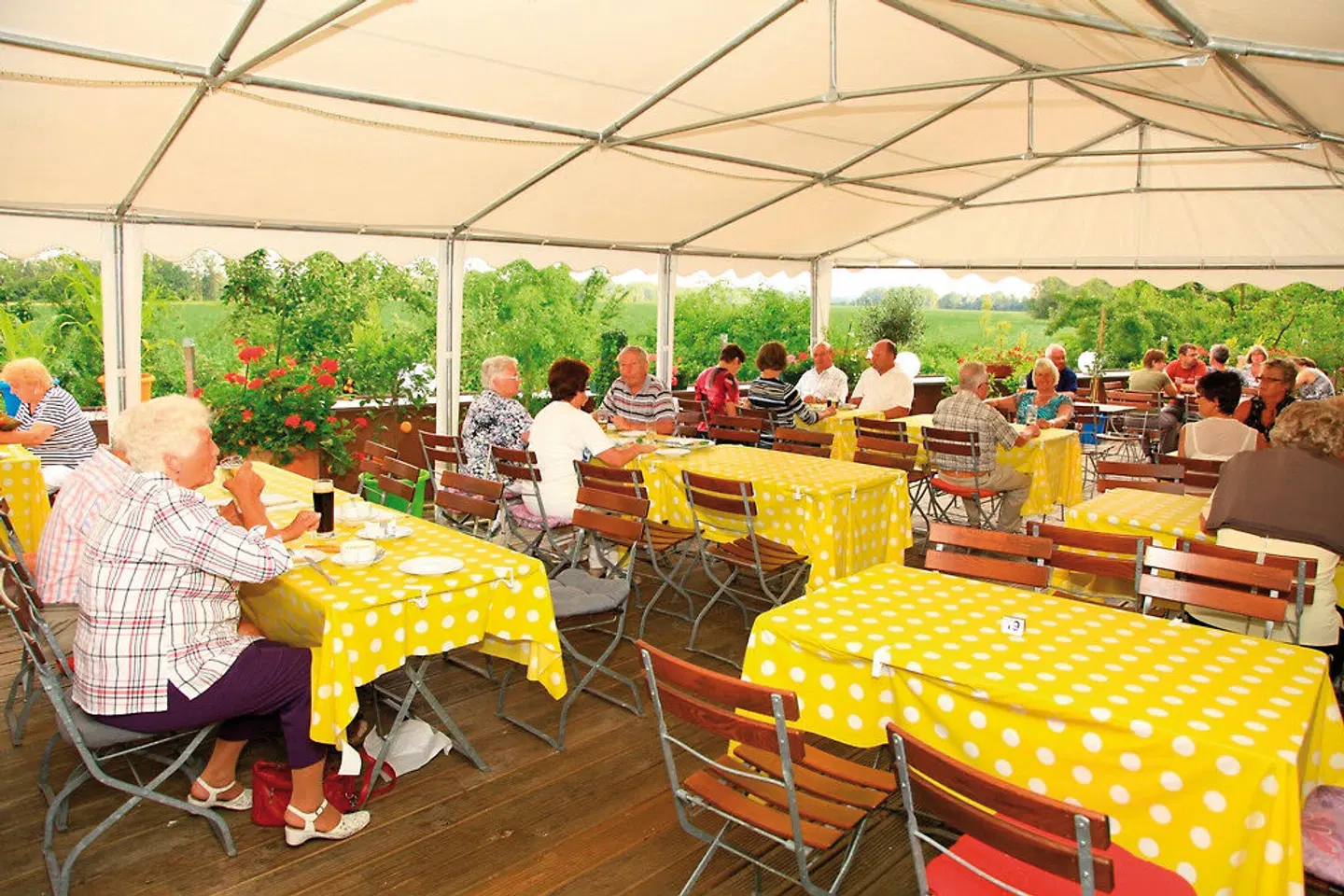 Kurhotel Würdinger Hof Terrasse