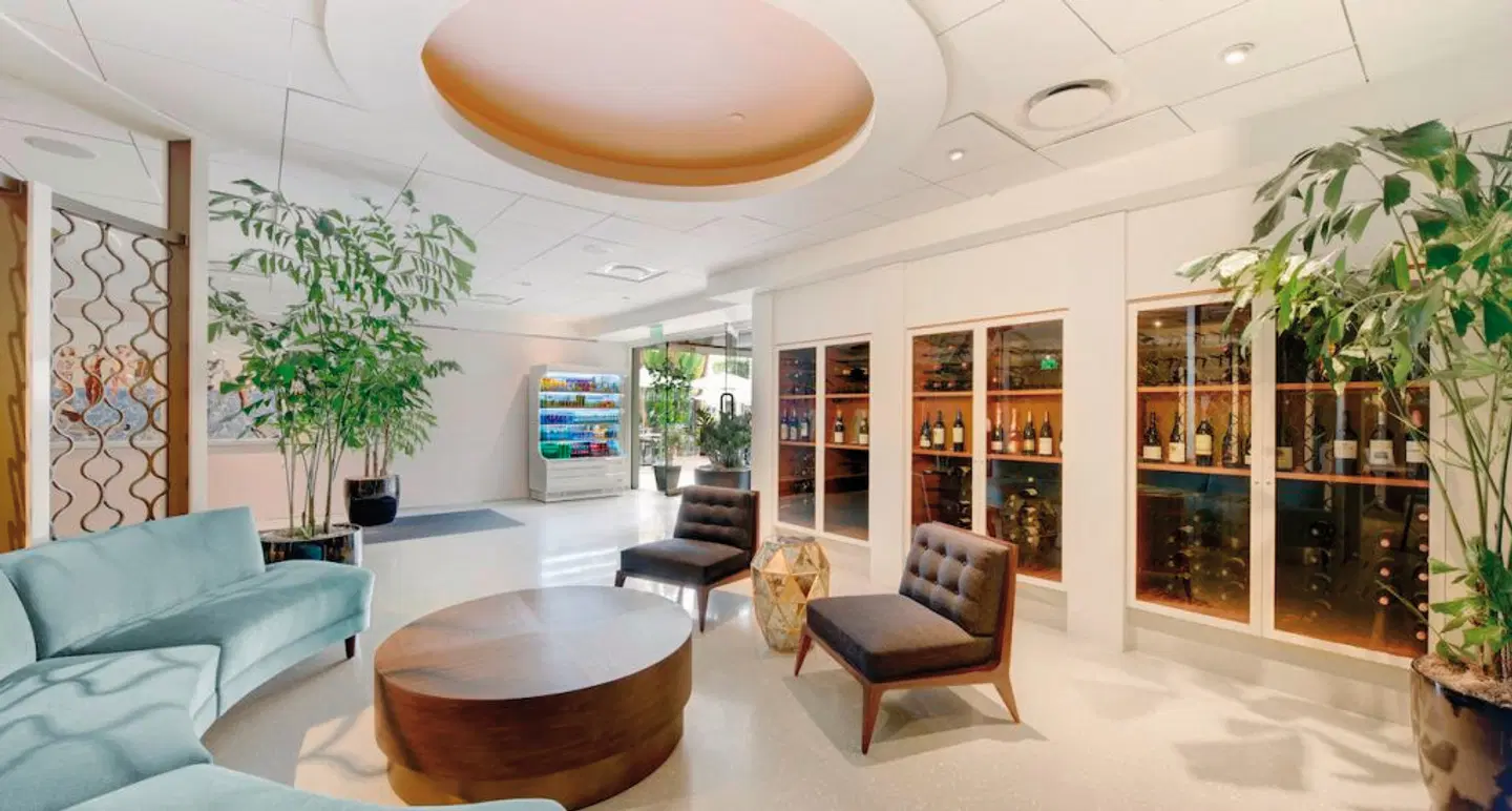 The Beverly Hilton Hotel LOUNGE_LOBBY