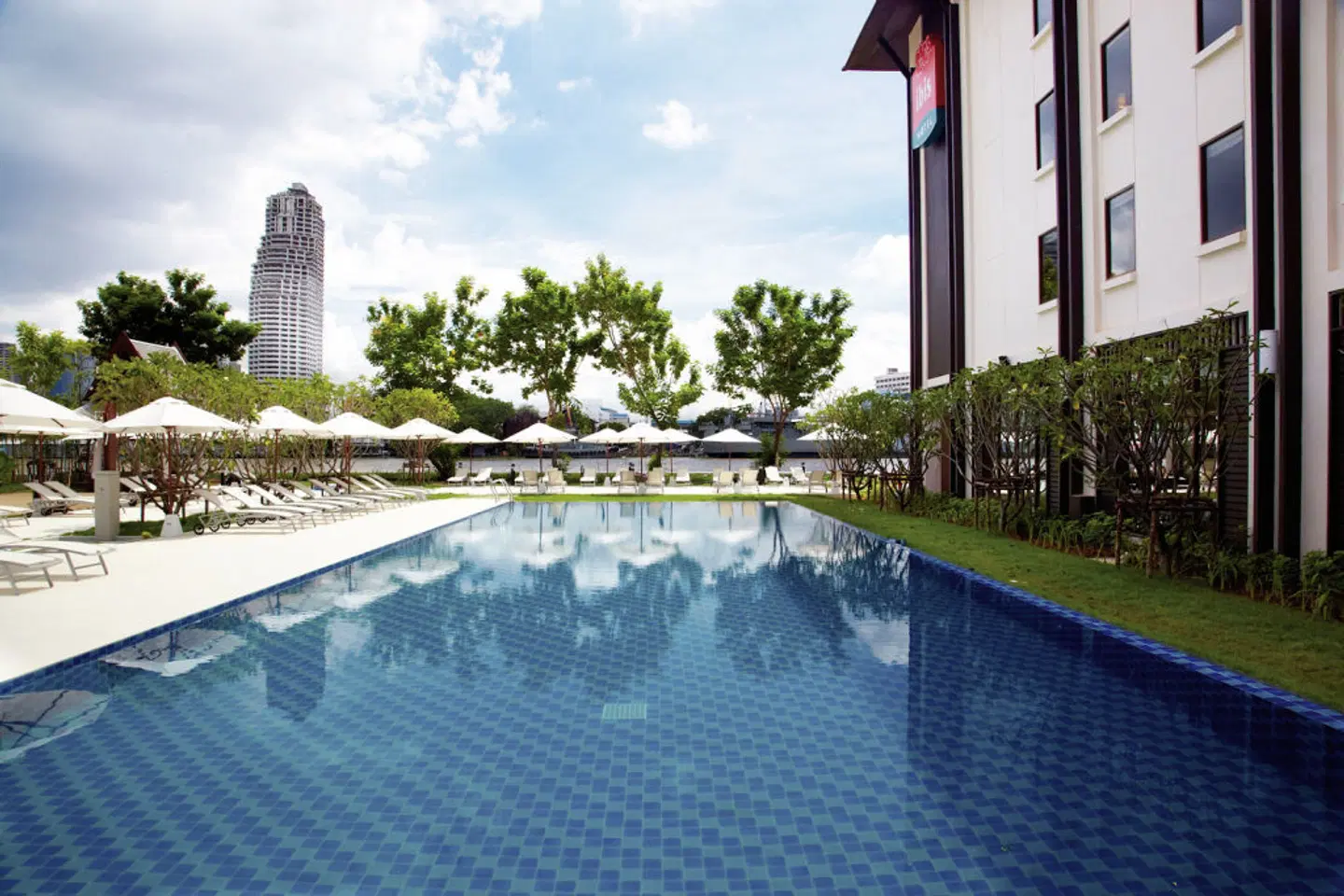 Ibis Bangkok Riverside OUTDOOR_POOL
