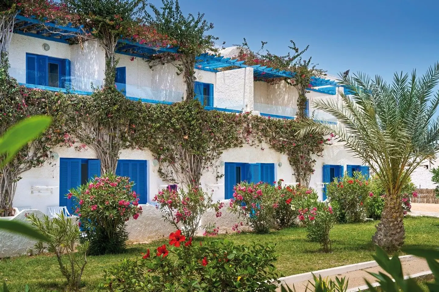 Hari Club Beach Resort EXTERIOR