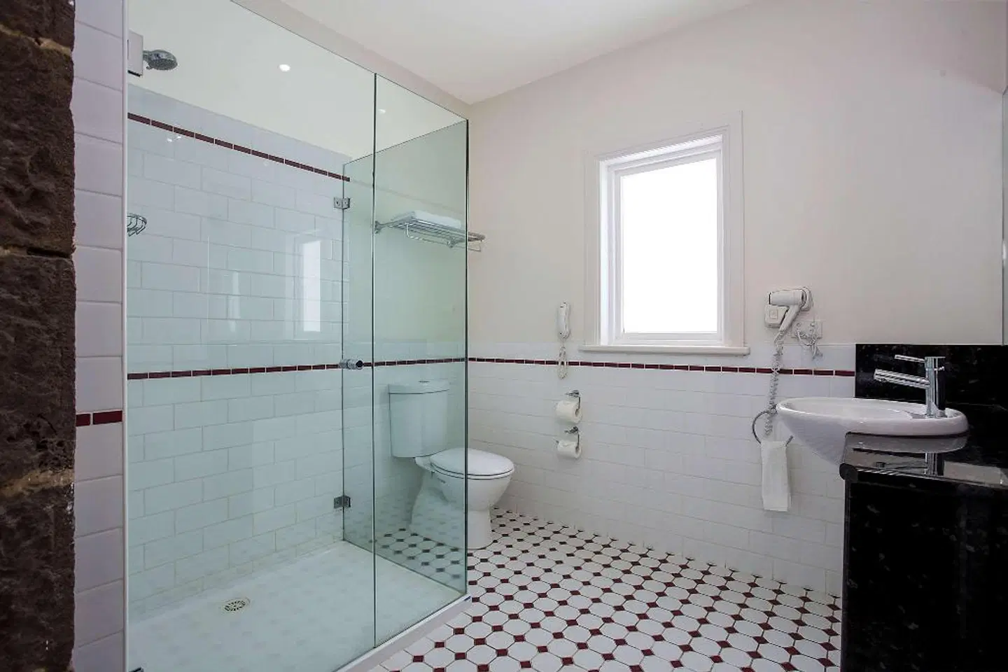 Quality Hotel Bentinck Badezimmer