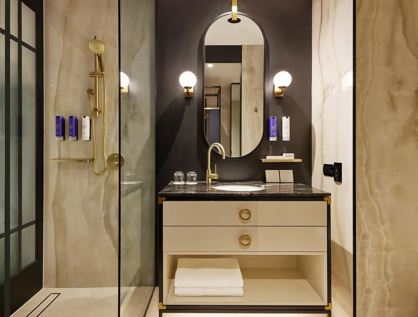 Dorsett Melbourne Badezimmer