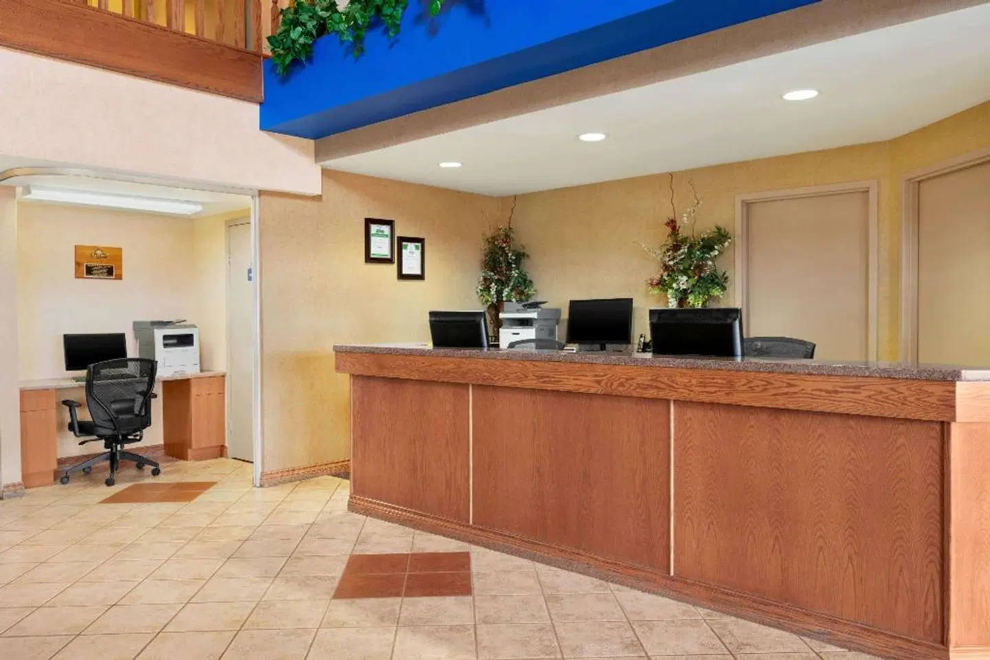 Days Inn & Suites by Wyndham Thompson LOUNGE_LOBBY