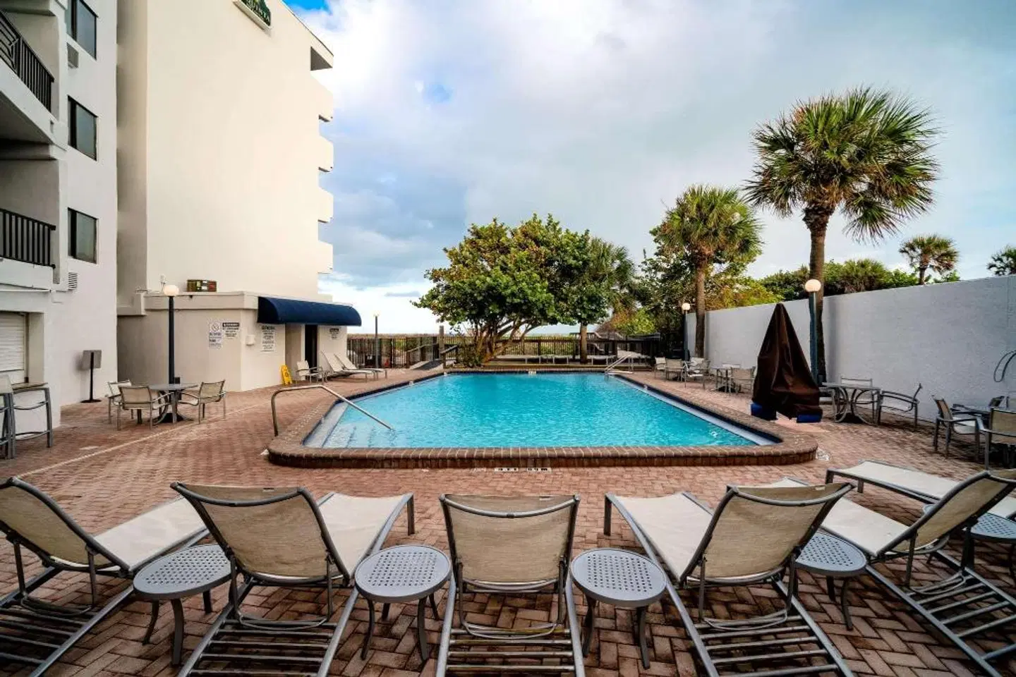 La Quinta Inn & Suites Cocoa Beach Oceanfront OUTDOOR_POOL
