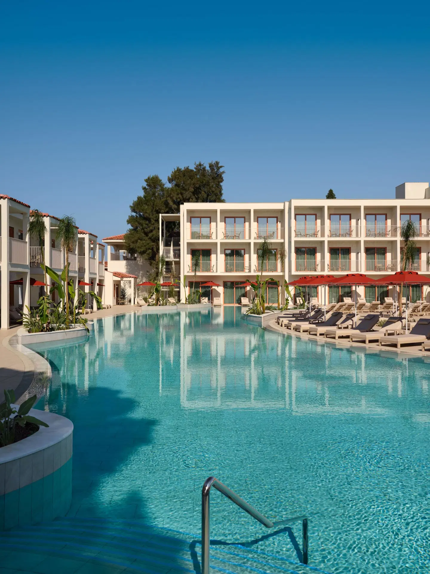 Paloma Grida OUTDOOR_POOL