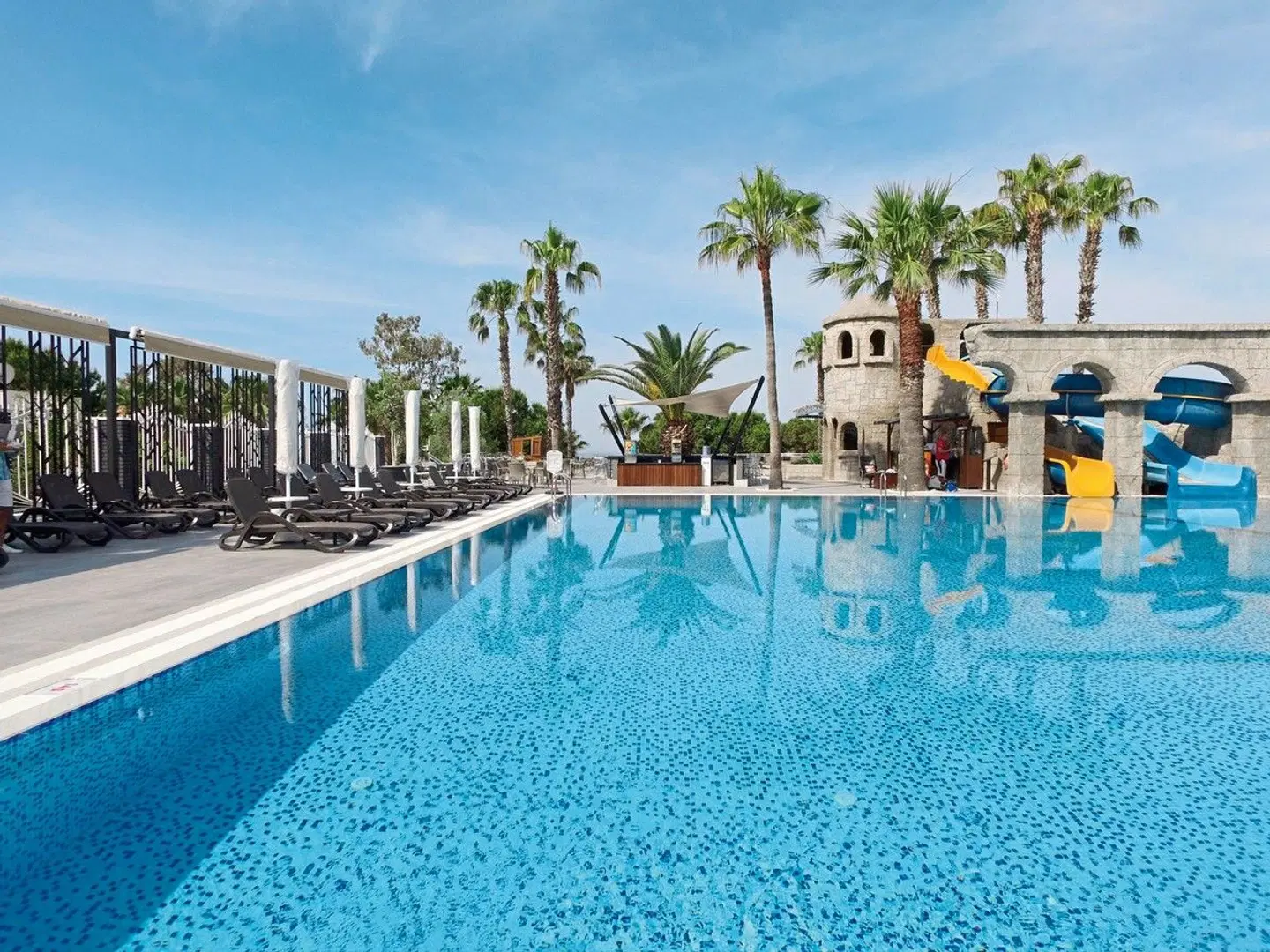 Thalia Unique OUTDOOR_POOL