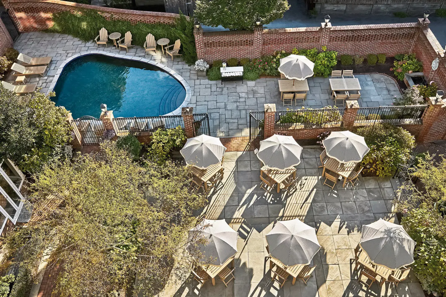 The Vanderbilt, Auberge Resorts Collection Terrasse