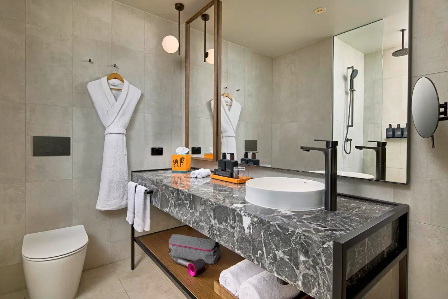 Next Hotel Melbourne, Curio Collection by Hilton Badezimmer