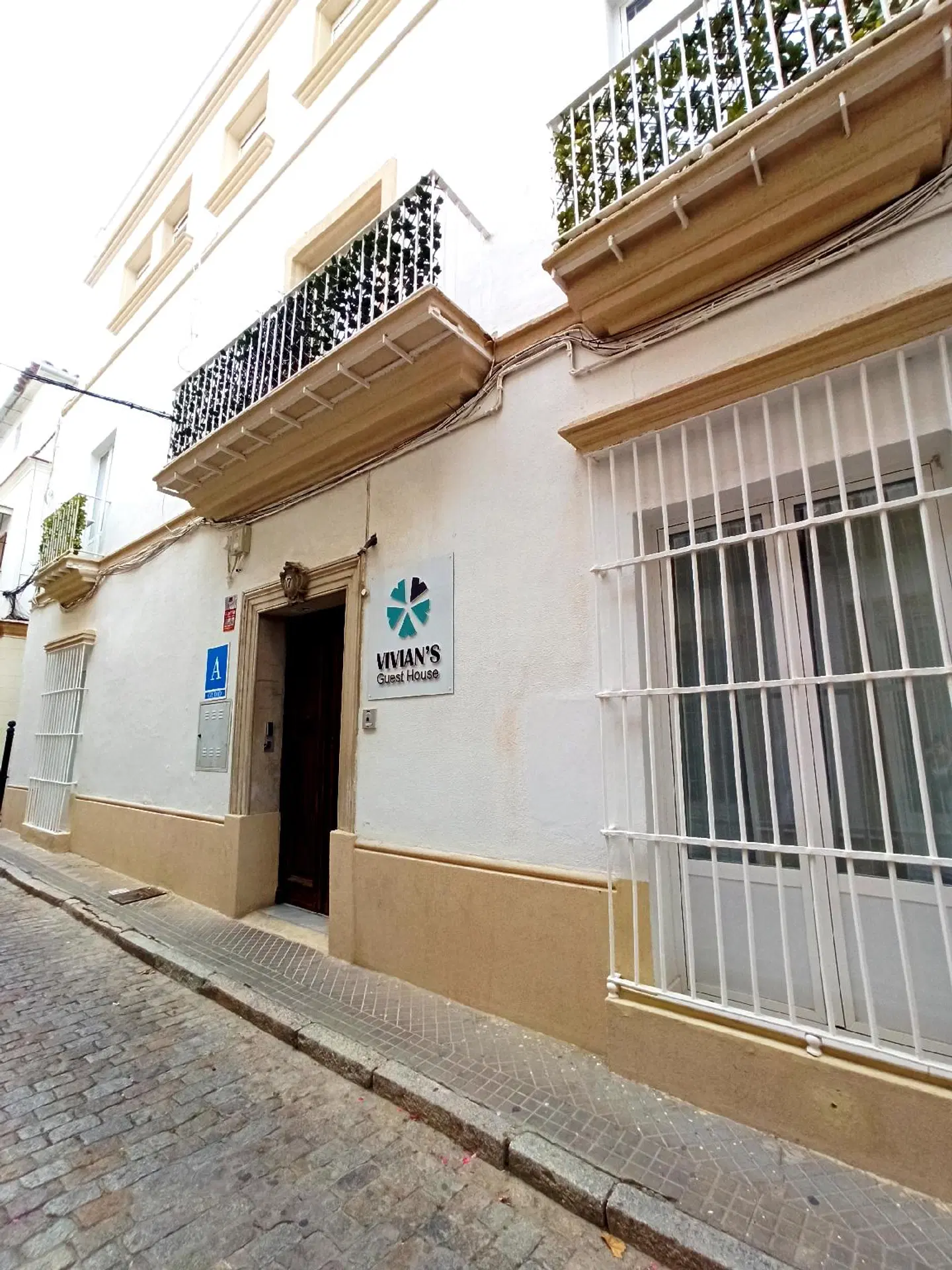 Vivian's Guest House EXTERIOR