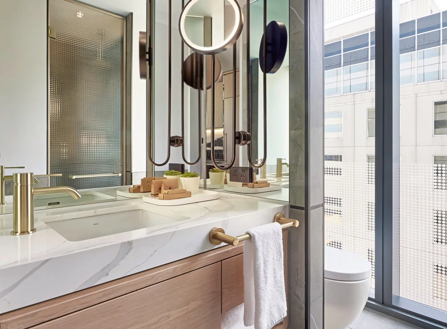 Lanson Place Parliament Gardens Badezimmer