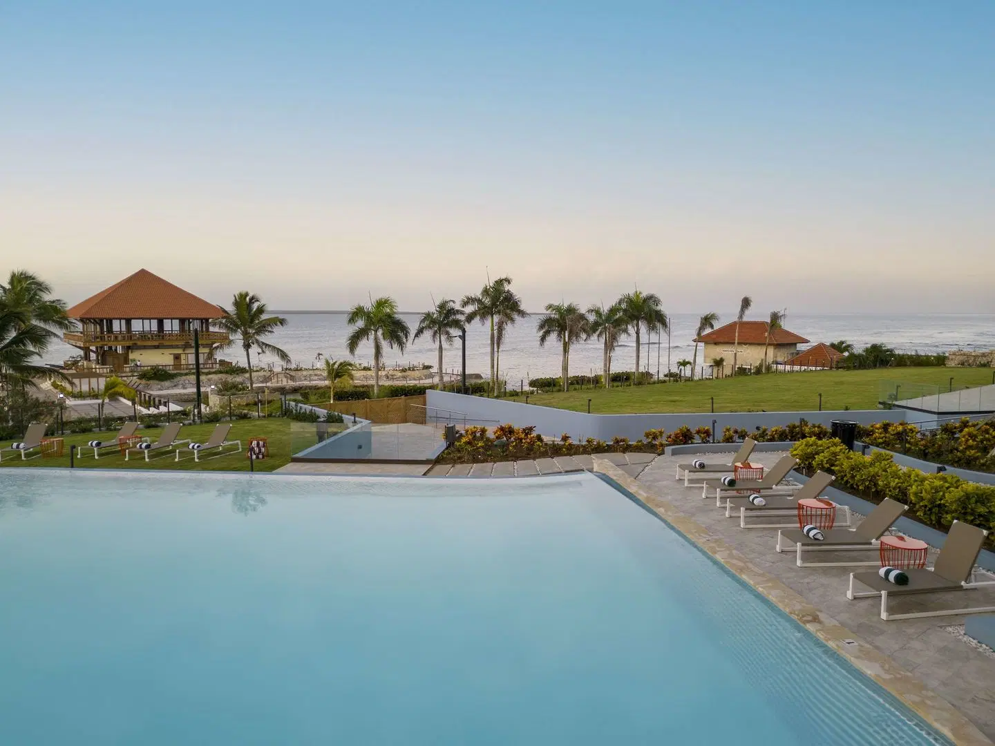 Hilton Garden Inn La Romana OUTDOOR_POOL