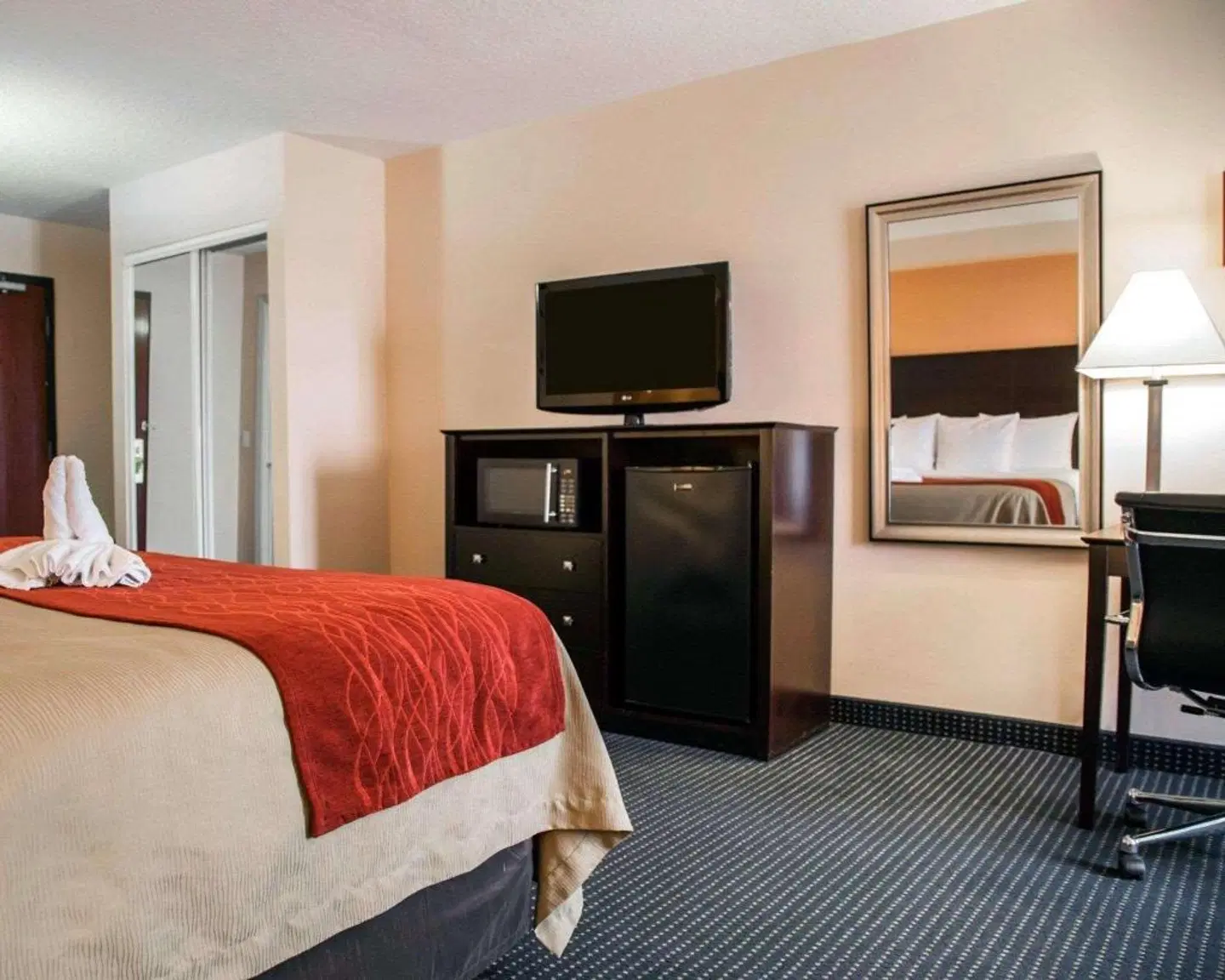 Comfort Inn International ROOM_EXAMPLE