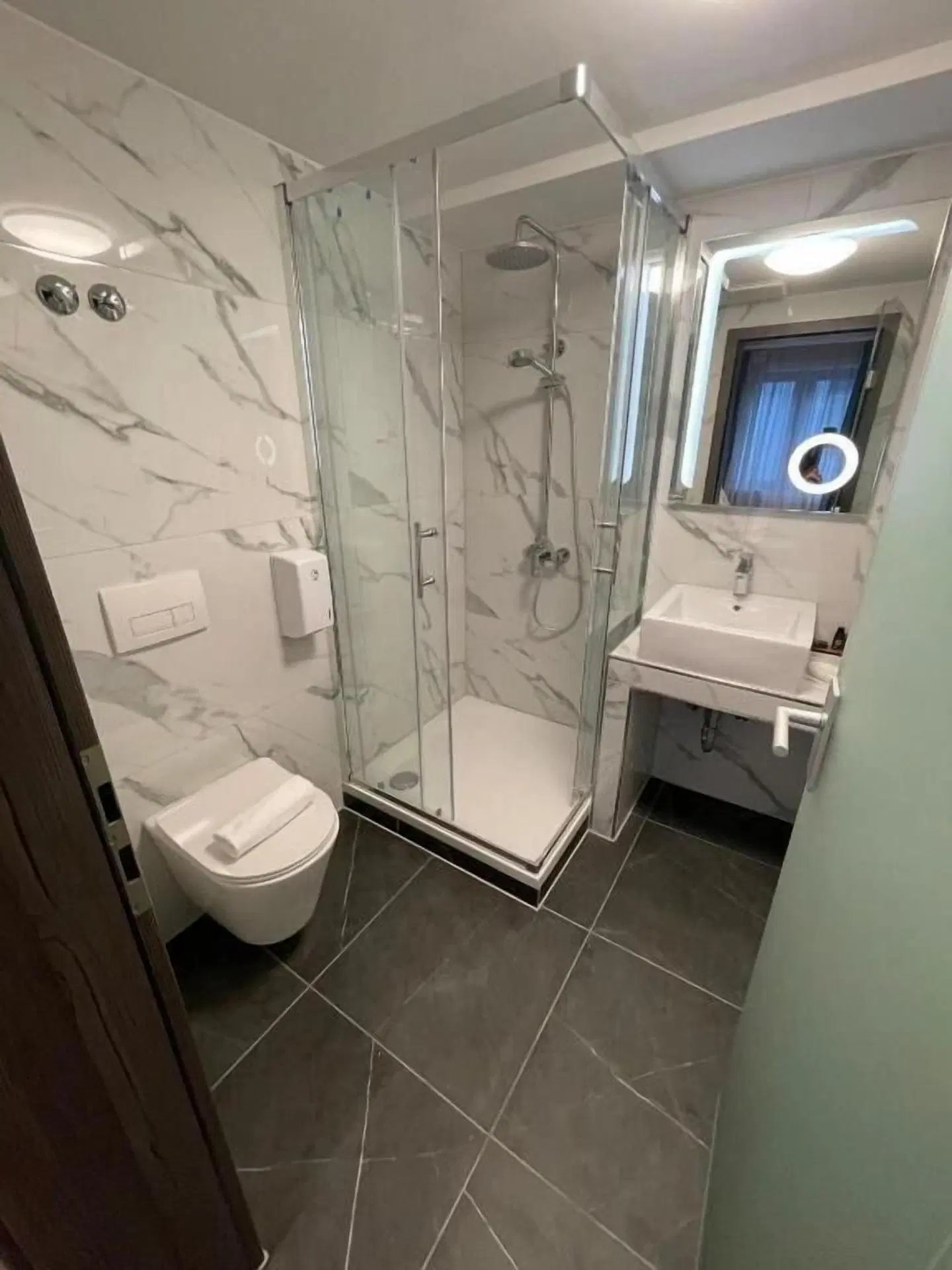 ASD Hotel Badezimmer