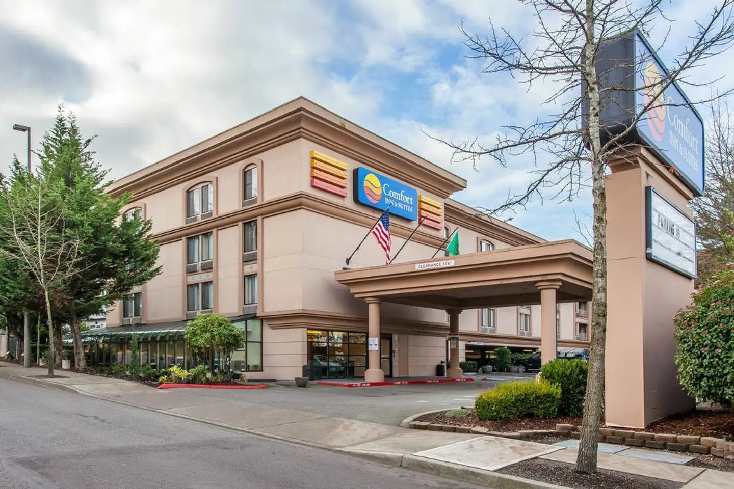 Comfort Inn & Suites Sea-Tac Airport EXTERIOR