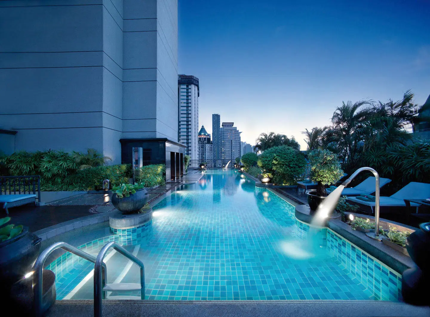Banyan Tree Bangkok OUTDOOR_POOL