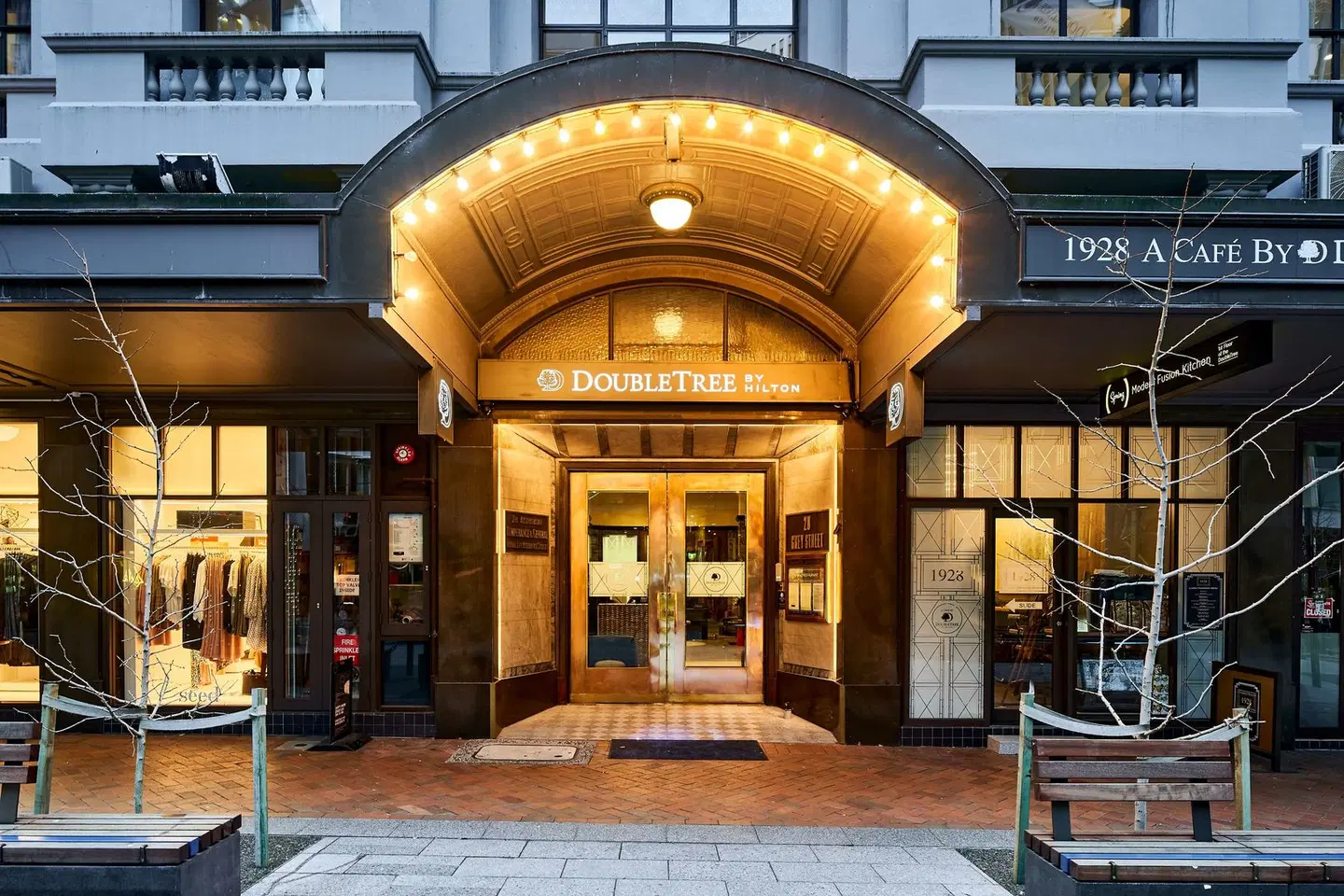 DoubleTree by Hilton Wellington EXTERIOR