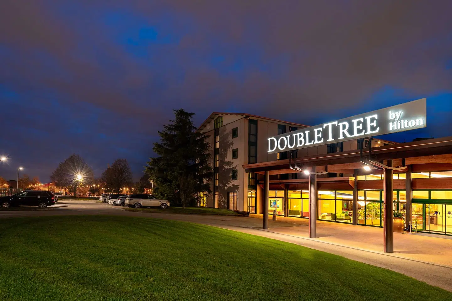 DoubleTree by Hilton Milan Malpensa EXTERIOR