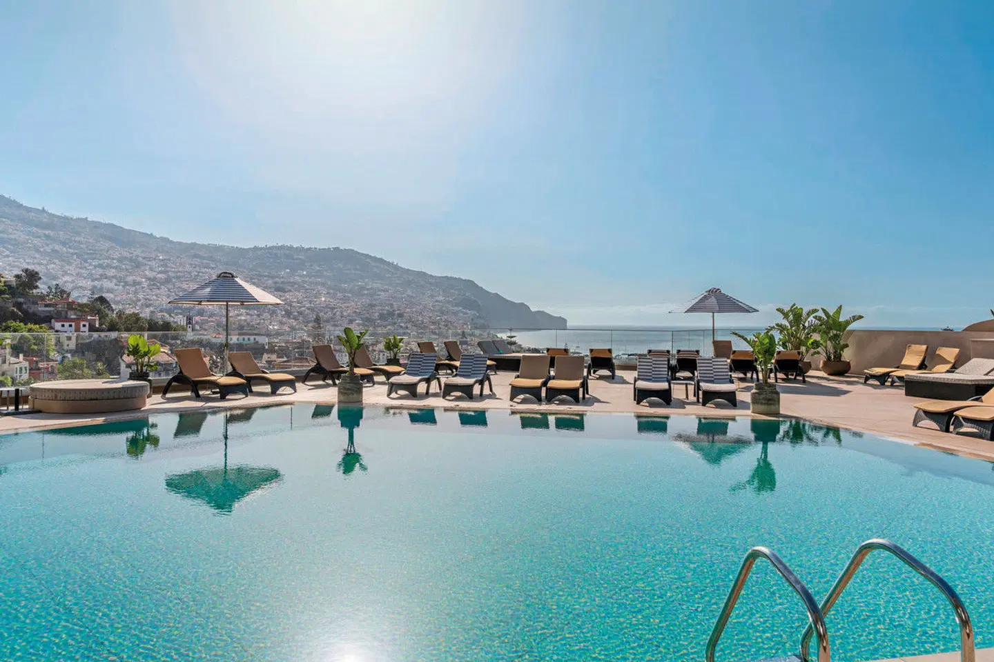 The Views Baía OUTDOOR_POOL