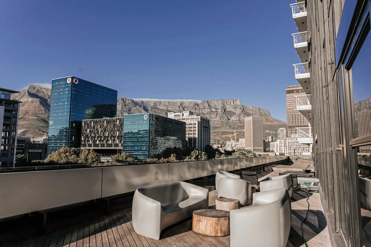 The Onyx Apartment Hotel Terrasse