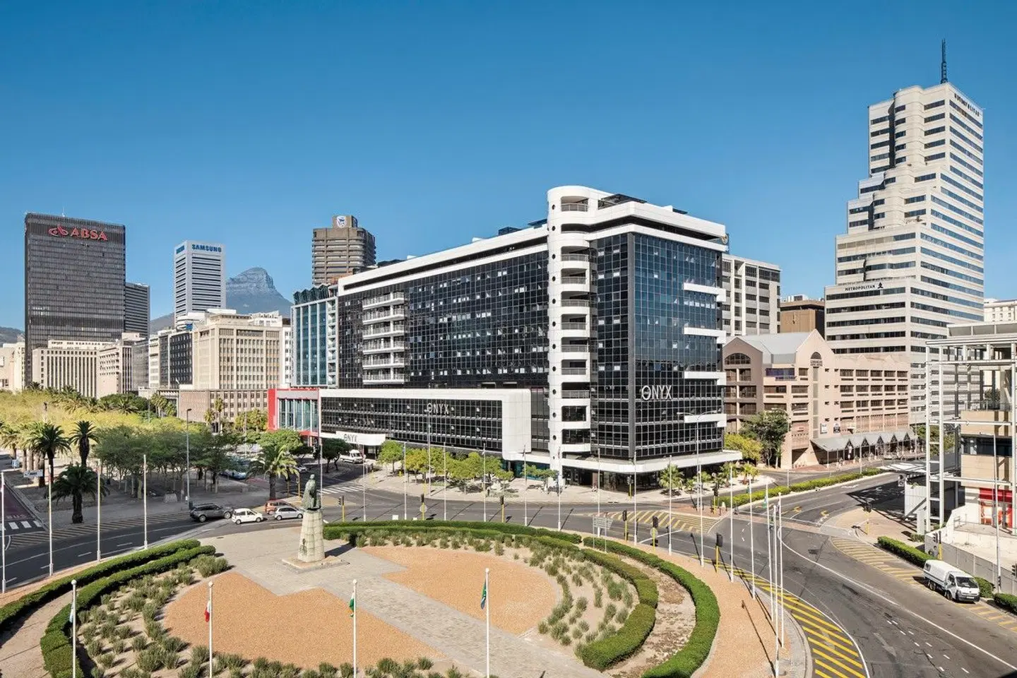 The Onyx Apartment Hotel EXTERIOR