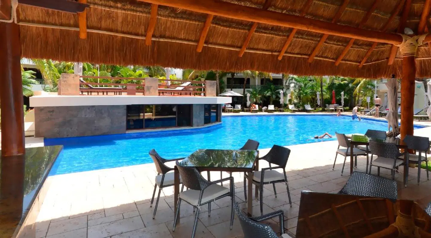Sina Suites OUTDOOR_POOL
