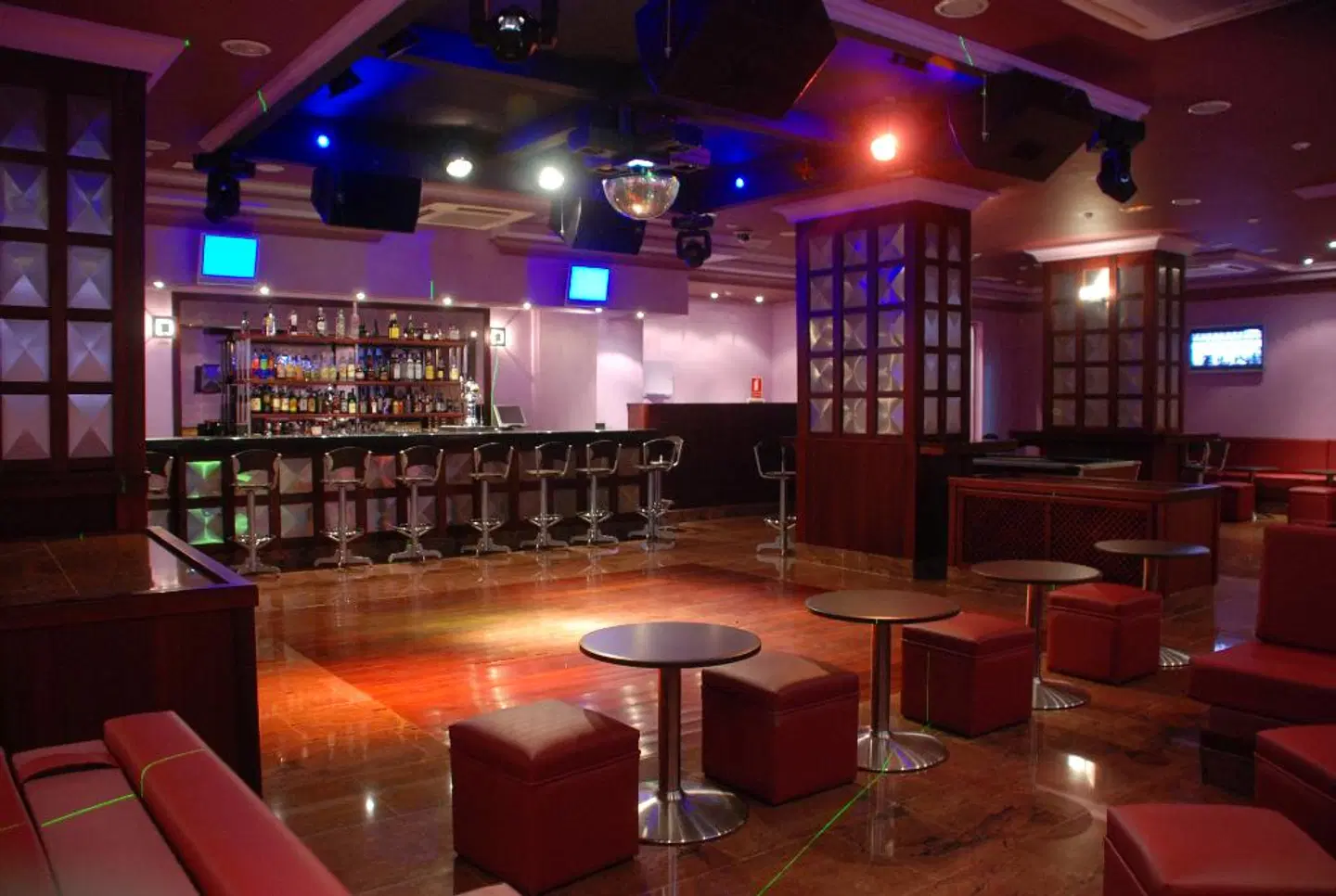 First Flatotel International Bar