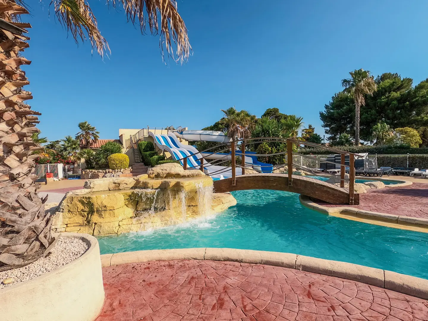 Domaine Les Mûriers OUTDOOR_POOL