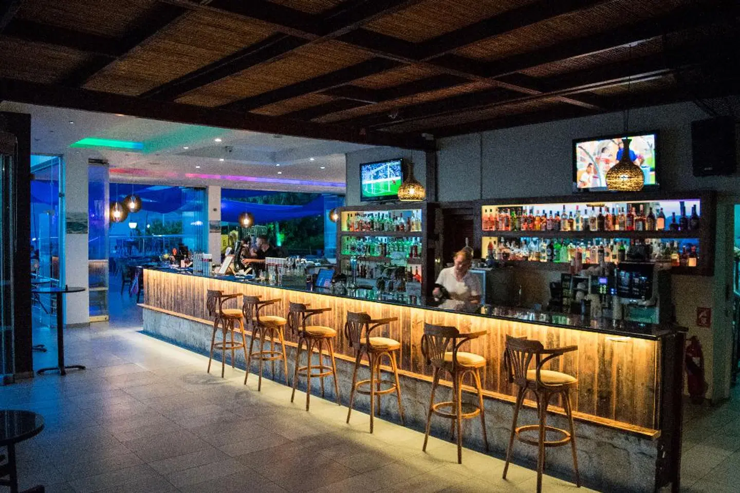 Theo Sunset Bay Hotel Bar