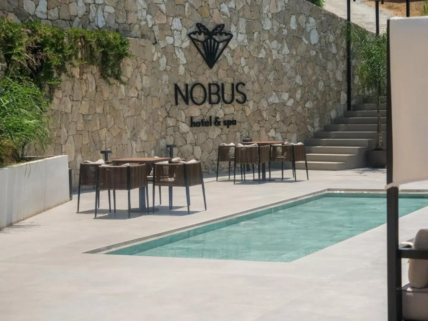 Nobus Hotel & Spa OUTDOOR_POOL