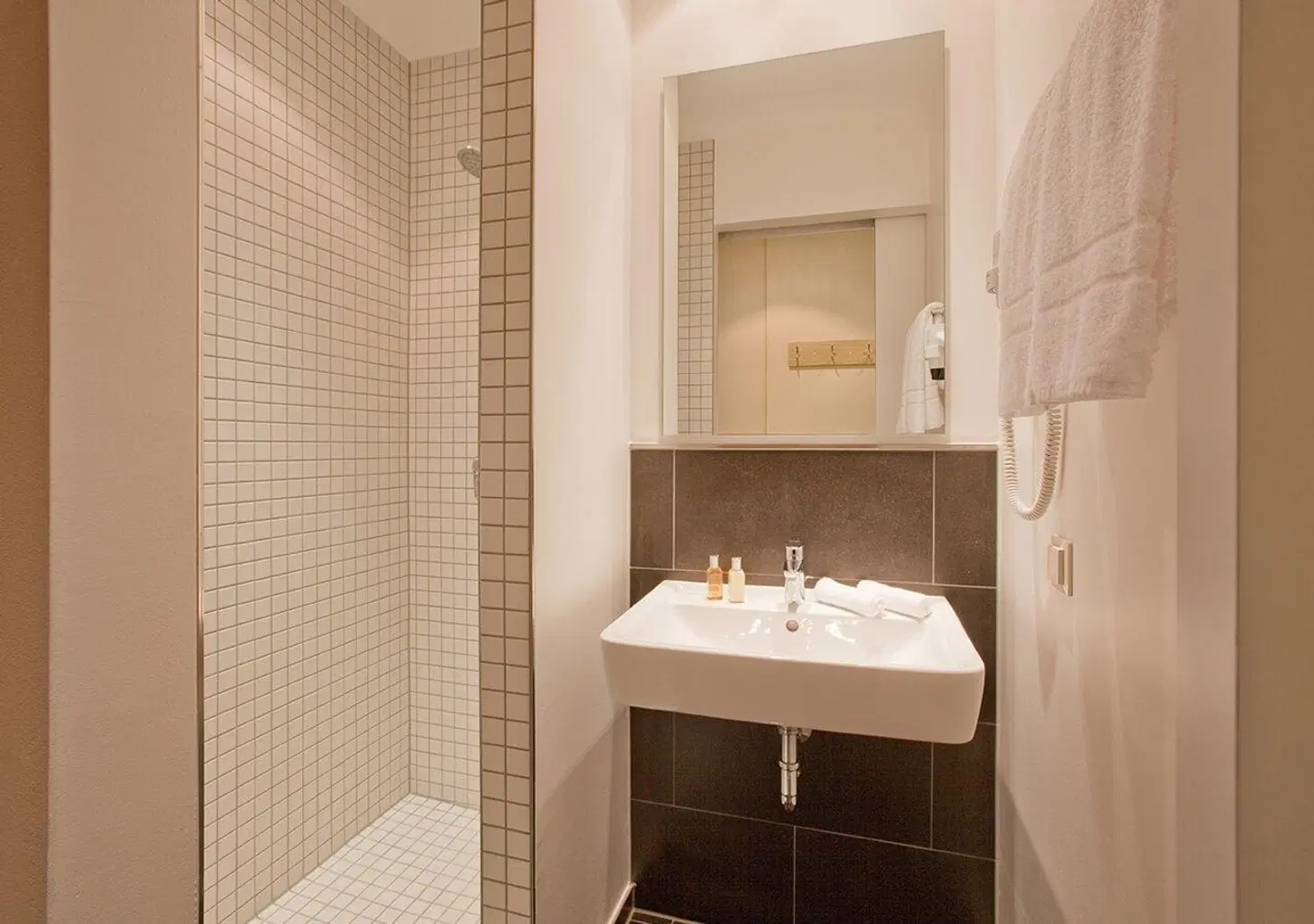 B&B Hotel München-Moosach Badezimmer