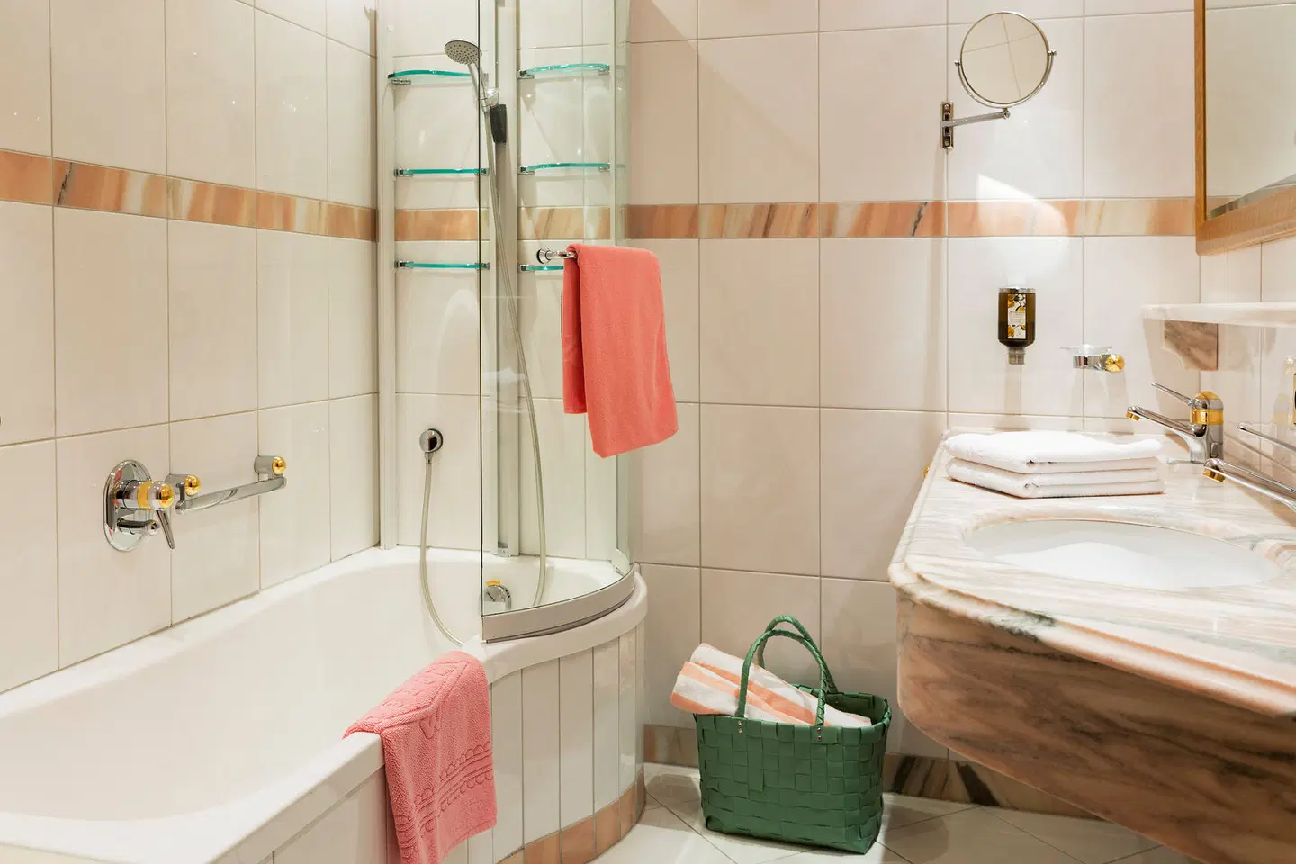 Neuhaus Zillertal Resort Badezimmer