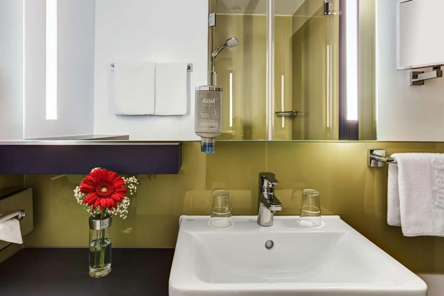 InterCityHotel Frankfurt Airport Badezimmer