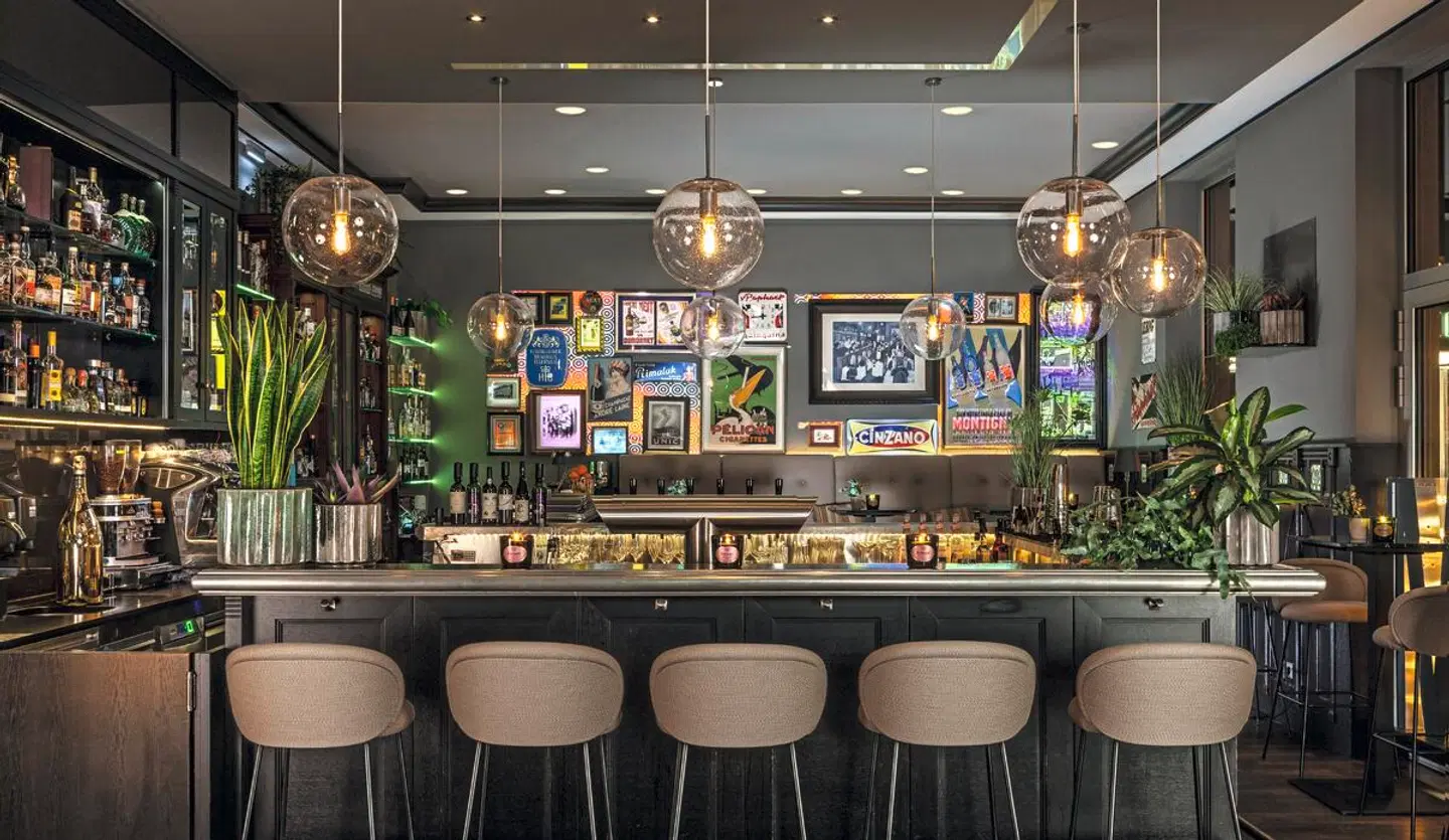 Hotel Maximilian's Bar