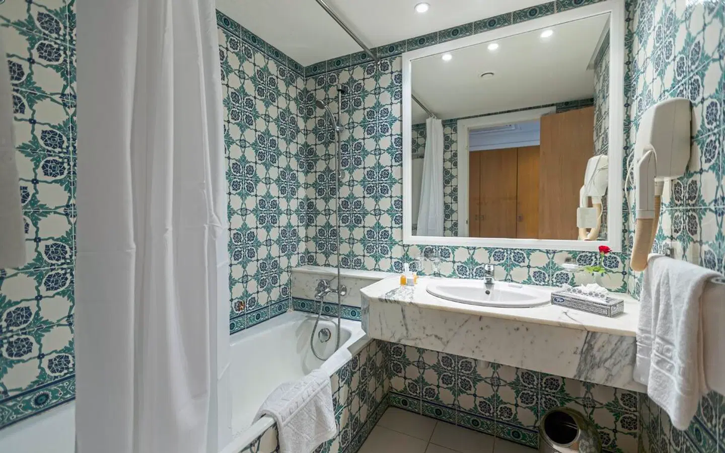 El Mouradi Skanes Badezimmer