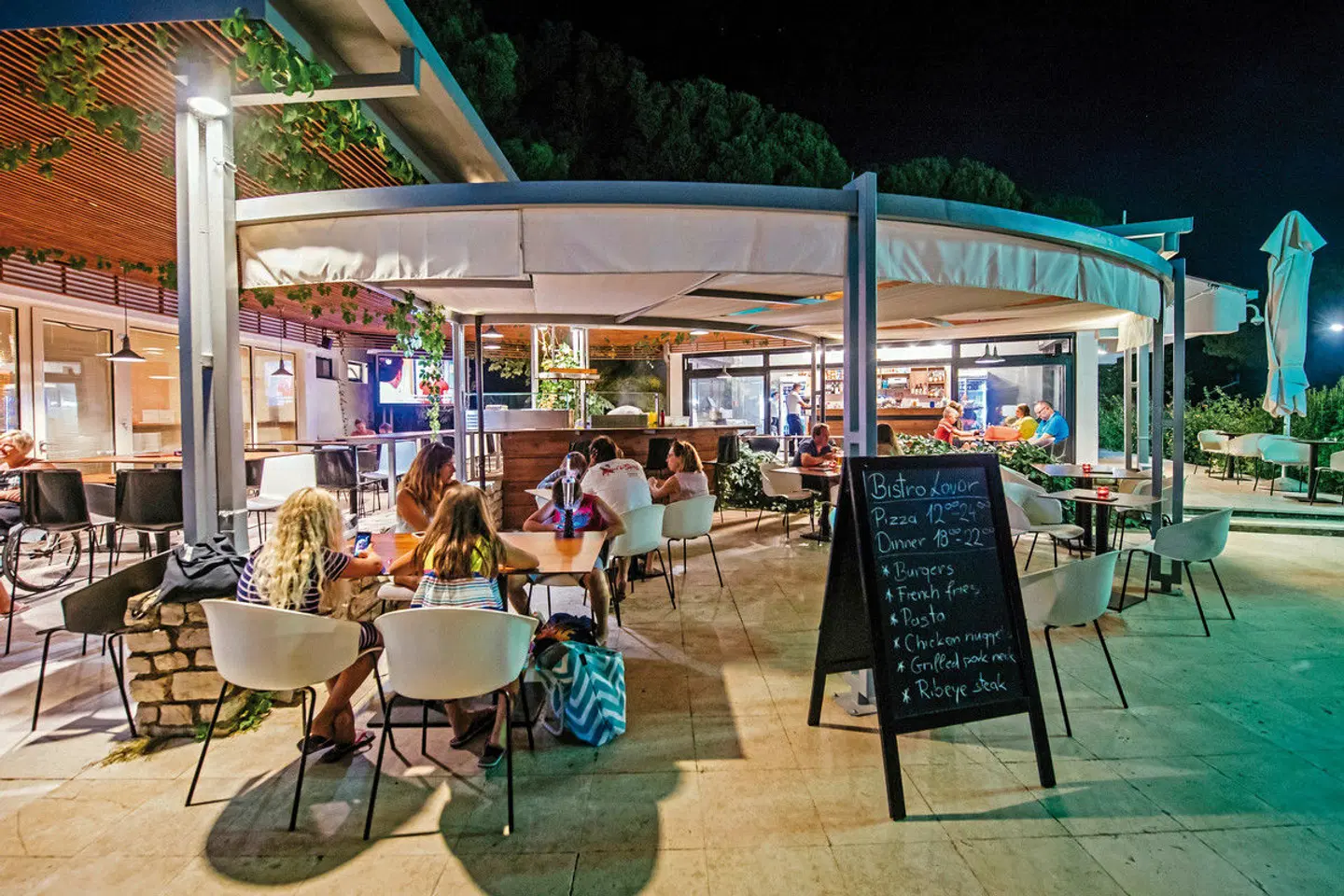 Zaton Holiday Resort Mobilheime Terrasse