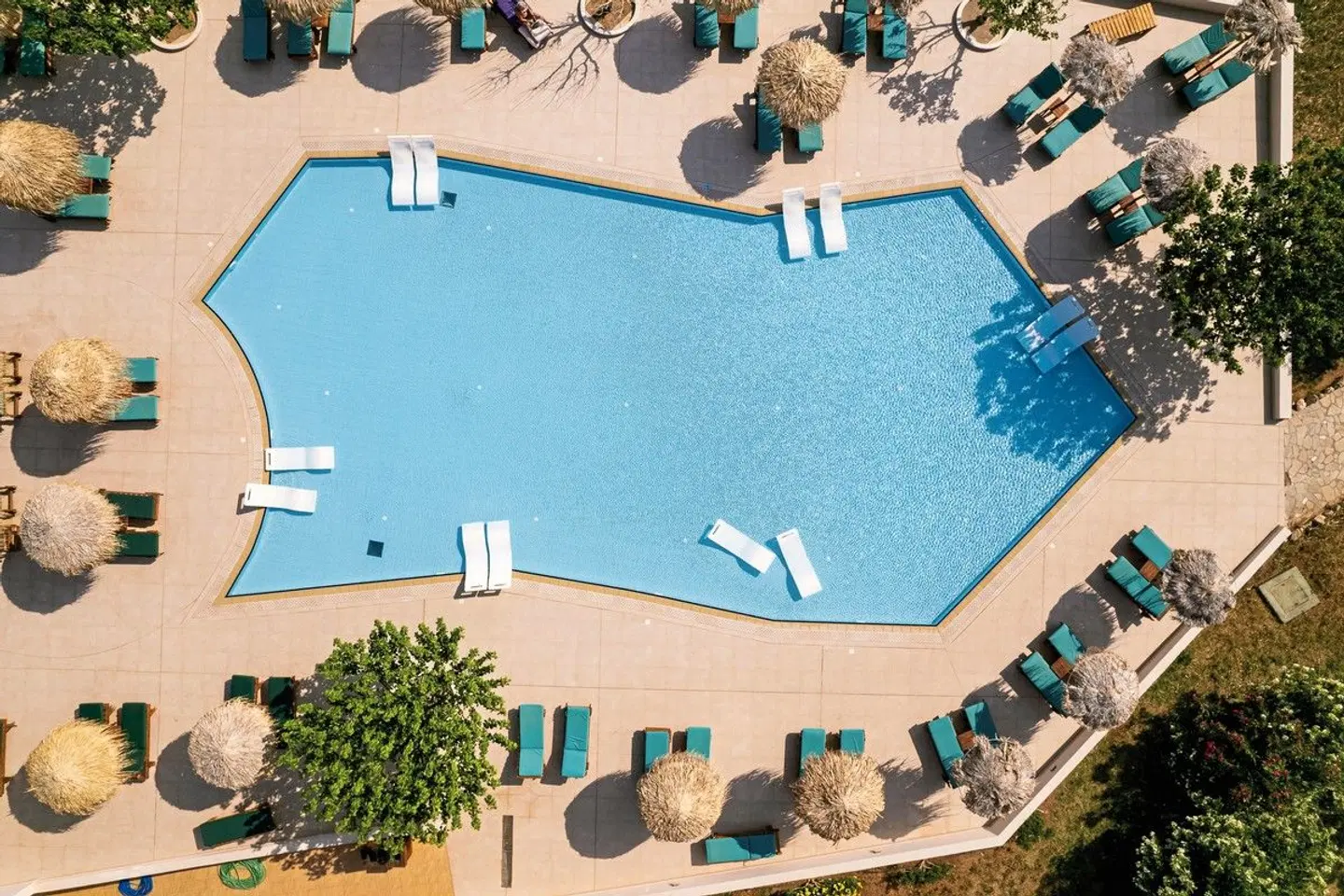 Kresten Royal Euphoria Resort OUTDOOR_POOL