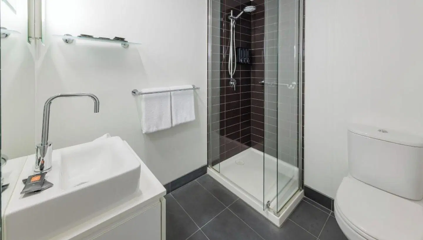 Naima Hotel Badezimmer