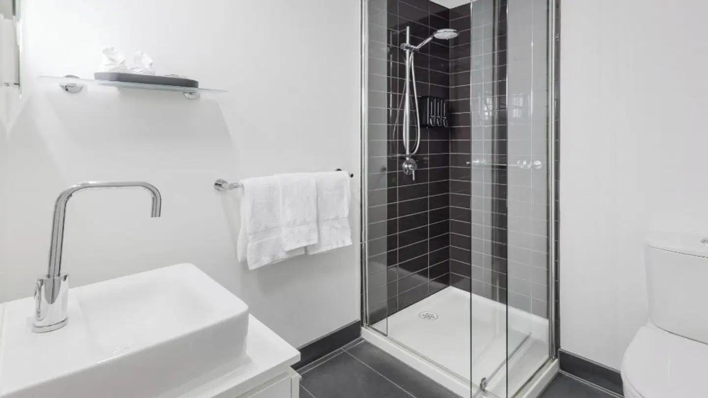 Naima Hotel Badezimmer