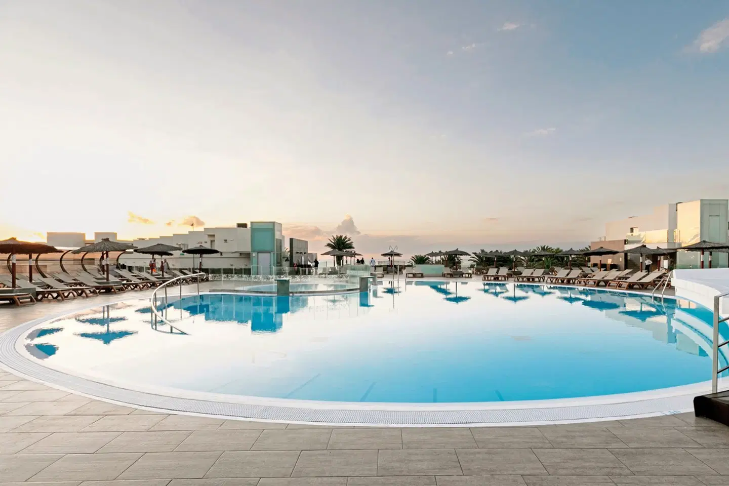 HD Beach Resort OUTDOOR_POOL