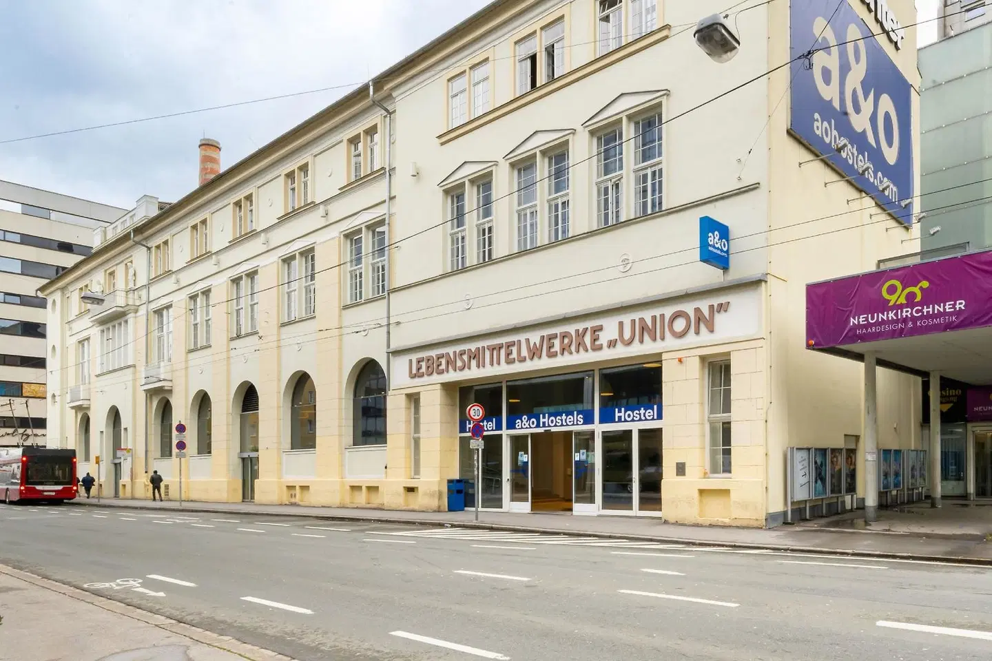 a&o Salzburg Hauptbahnhof EXTERIOR