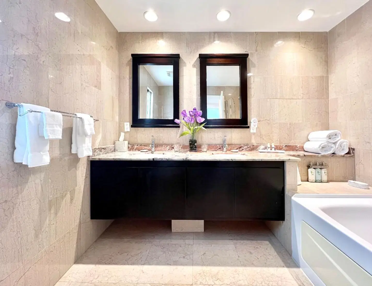 Princess Heights Luxury Boutique Condo Hotel Badezimmer