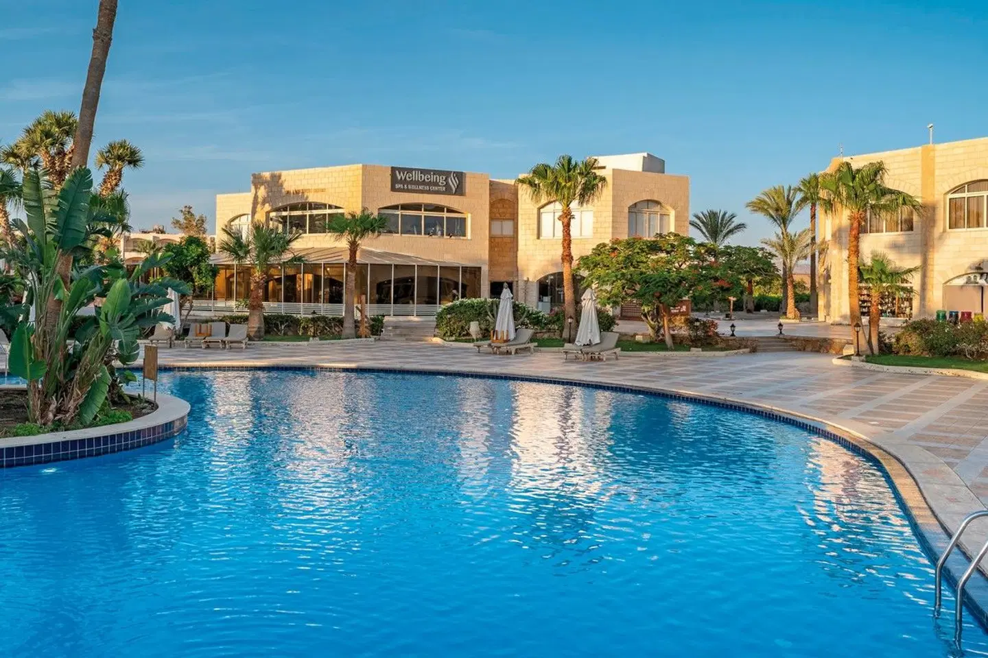 Brayka Bay Resort OUTDOOR_POOL