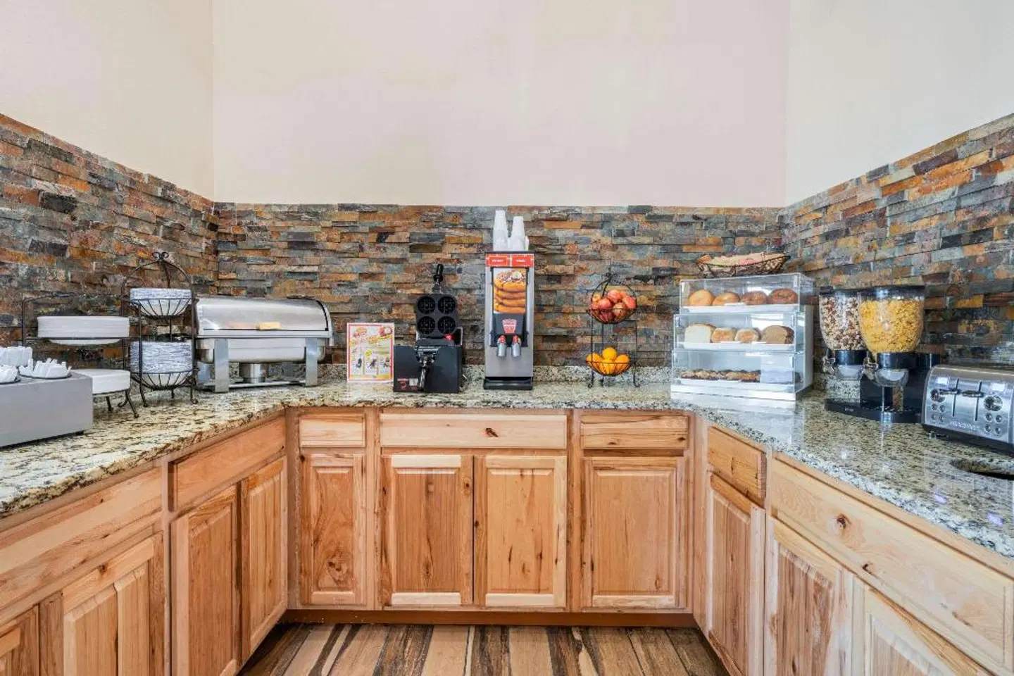 La Quinta Inn & Suites by Wyndham Belgrade - Bozeman Airport ROOM_EXAMPLE