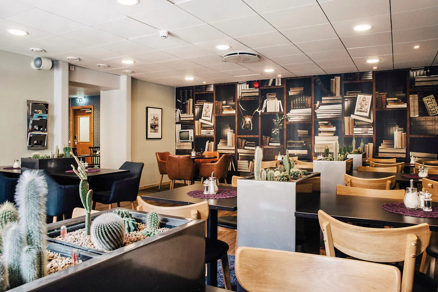 Best Western Kom Hotel Bar