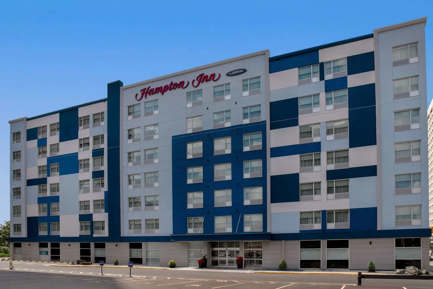 Hampton Inn by Hilton Winnipeg Downtown EXTERIOR