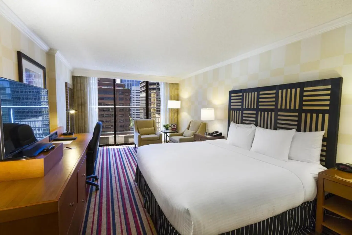 Pinnacle Hotel Vancouver Harbourfront ROOM_EXAMPLE