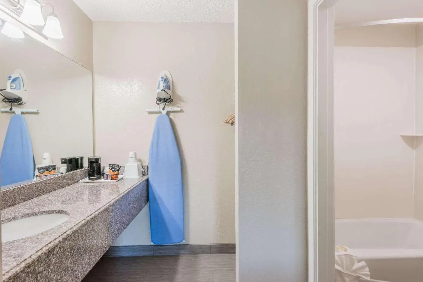 Days Inn by Wyndham San Marcos Badezimmer