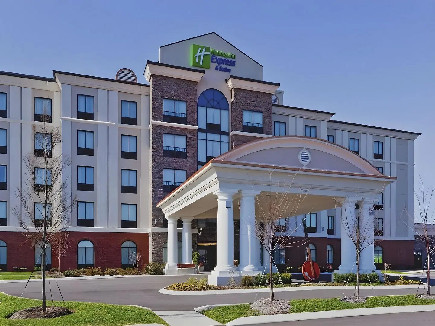 Holiday Inn Express & Suites Nashville-Opryland EXTERIOR