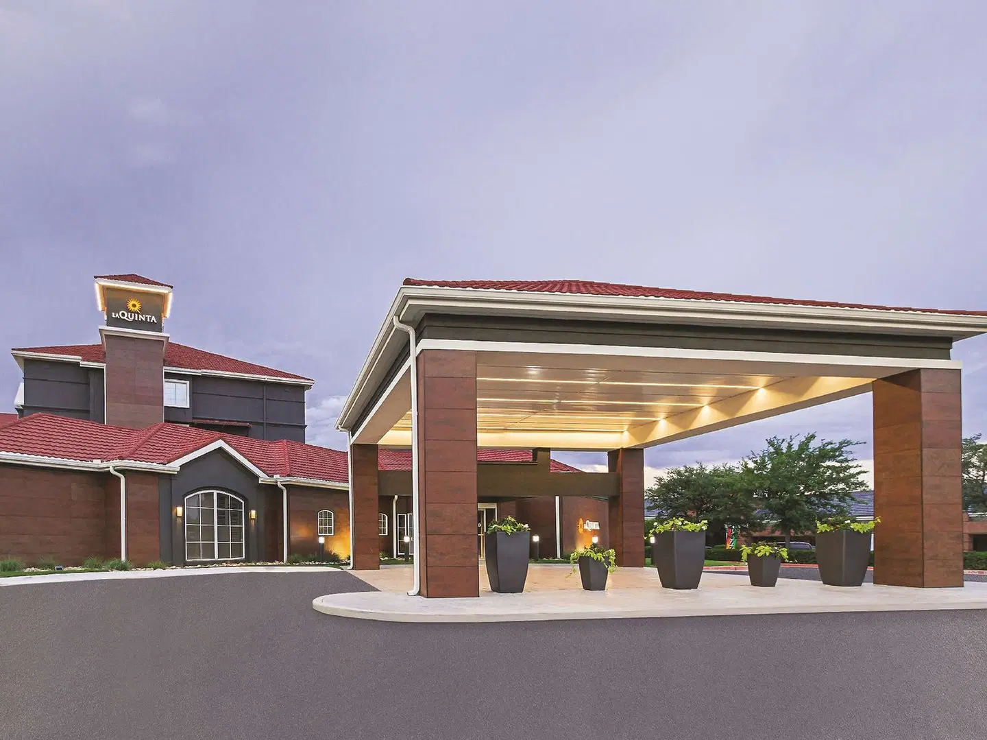 La Quinta Inn & Suites by Wyndham Fort Worth City View EXTERIOR