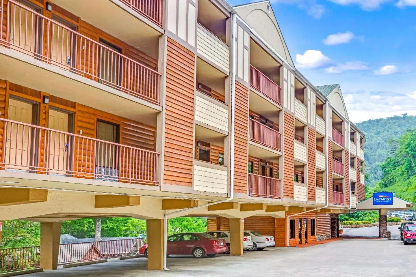 Baymont by Wyndham Gatlinburg On The River EXTERIOR